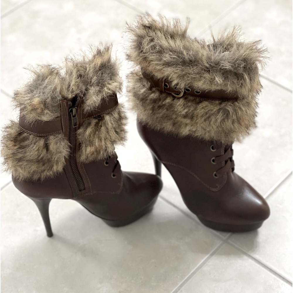 Barely used 6 1/2 Fur booties by Steve Madden. In very good condition.